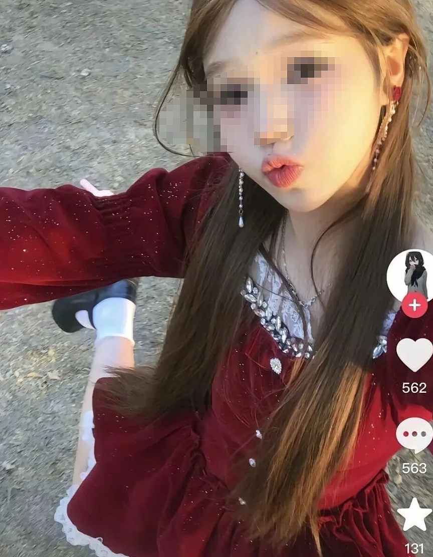 奶茶店女网红+医务室黄毛男友事件疯传+视频图片看的我生理不适...(视频/组图) - 1