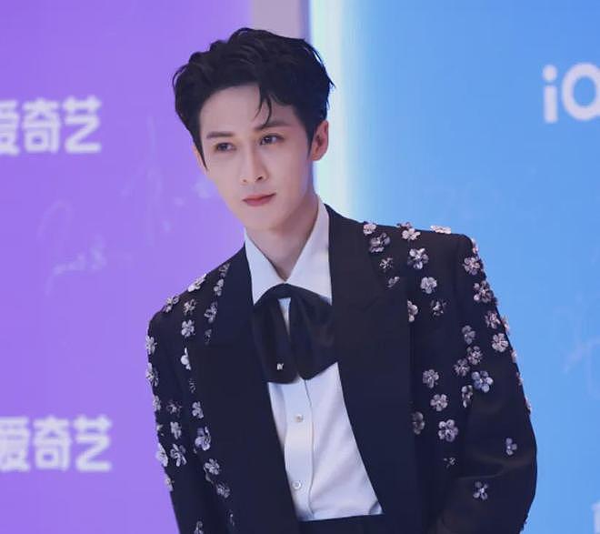 刘一诺点名檀健次！自曝恋爱时她已成年，曝檀健次现任也是小明星（组图） - 1