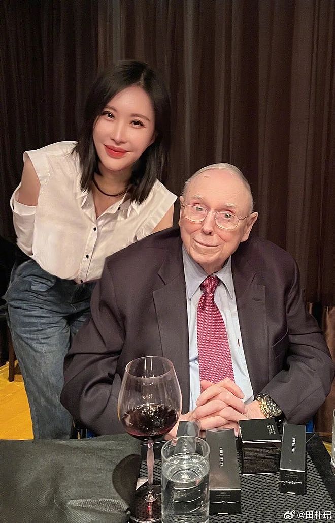 田朴珺再度公开与王石合影,离婚风波反转,粉丝建议她学习邓文迪(组图) - 12