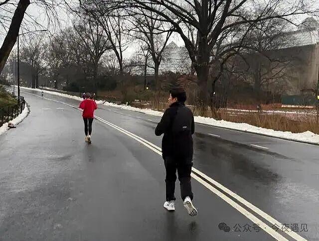 虽迟必到,李咏美国下葬7年后,哈文还是带着女儿走上姜昆的老路(组图) - 6