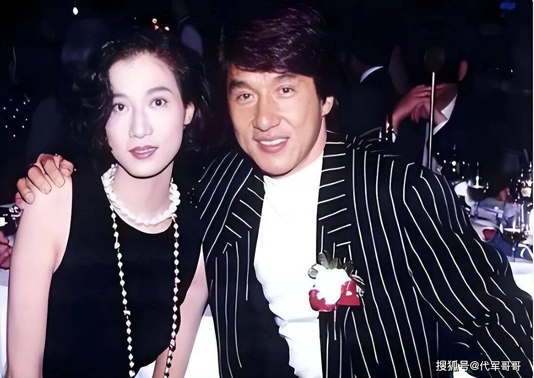 迟到的父爱也是爱！成龙向女儿抛橄榄枝（组图） - 1