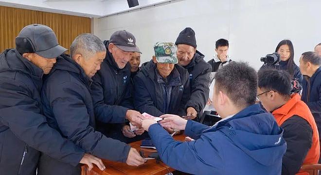 三兄弟连续11年给家乡老人发放救助金，累计发600多万（组图） - 3