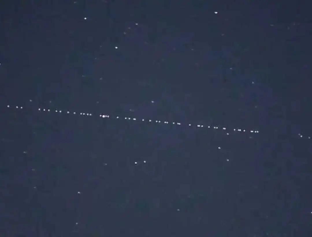 河南多地夜空现“神秘光点”，成串列队飞行！真相曝光引全网沸腾（视频/组图） - 2