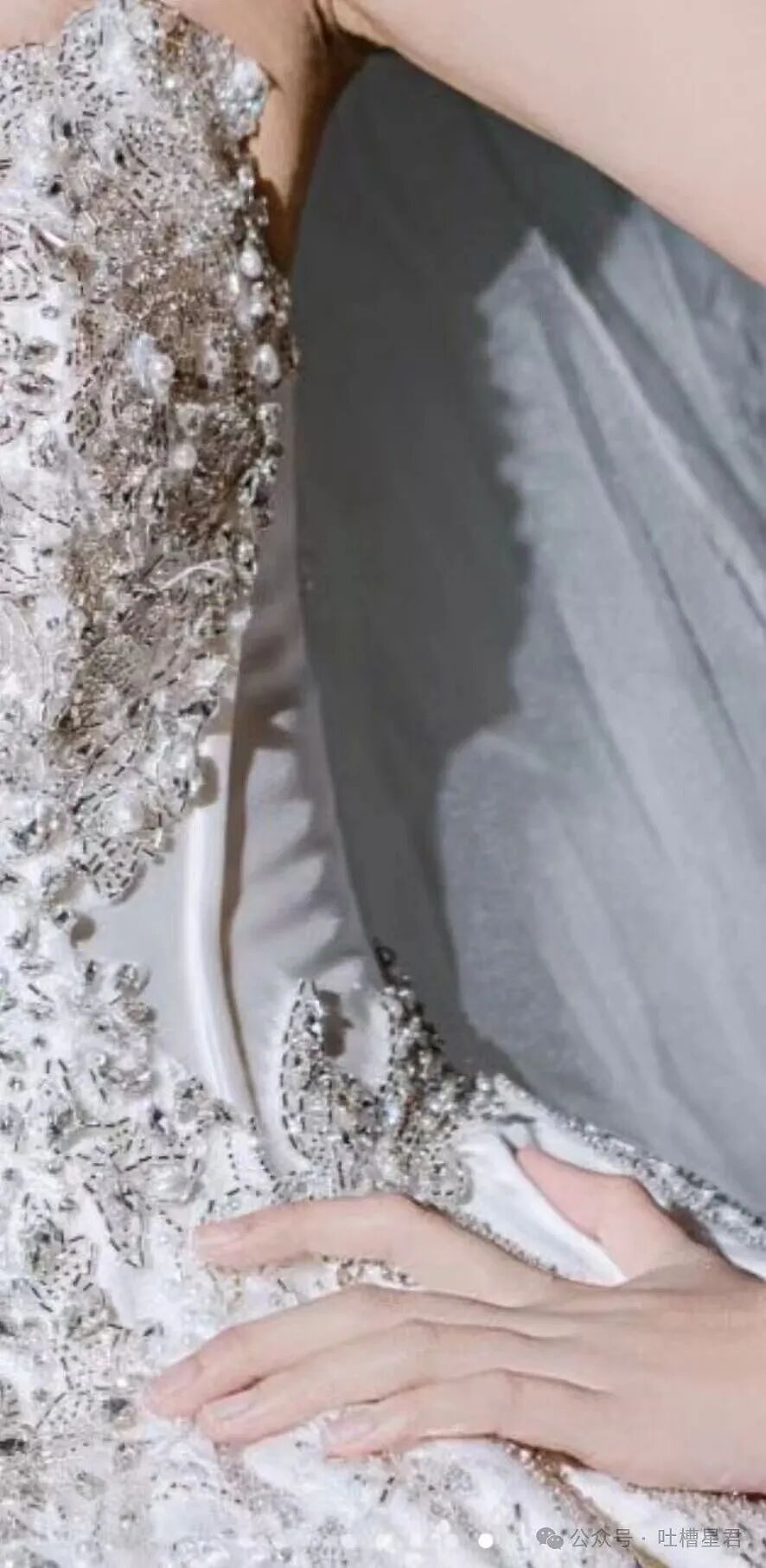 【爆笑】婚礼上被自己的婚纱当场勒晕…？哈哈哈你们结过婚的嘴是真严（组图） - 5