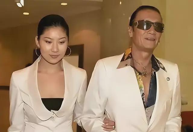 被谢贤养了12年，用青春换来2000万的Coco，已经走上了另一条大道（组图） - 11