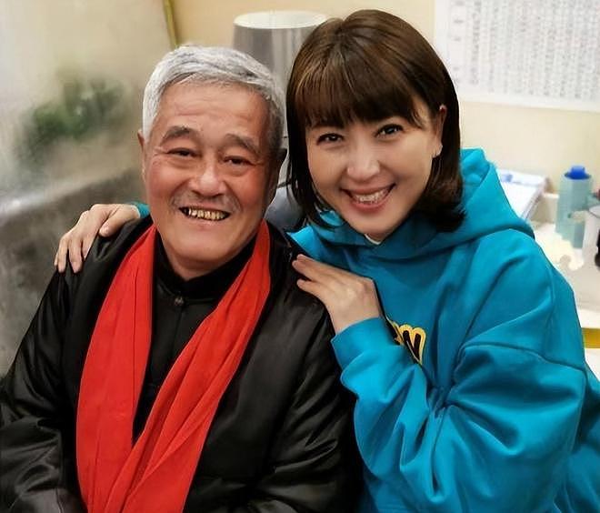 闫学晶事件升级!官媒批评毫不留情,她一反常态终究为狂妄买了单(组图) - 2