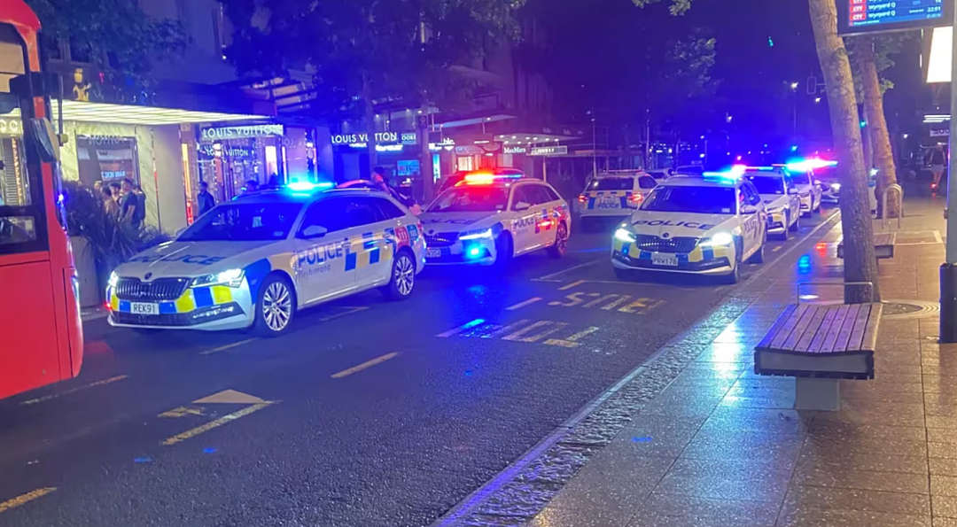 新西兰中部5.4级地震,1.4万人有震感;奥克兰北岸酒铺遭抢,4人被捕,2人持砍刀;奥克兰罚单最狠街道公布(组图) - 4