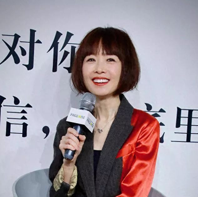 如今55岁胖出新宽度的鲁豫,变得更养眼了(组图) - 1