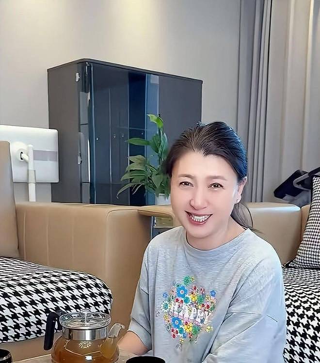 闫学晶事件升级!官媒批评毫不留情,她一反常态终究为狂妄买了单(组图) - 24