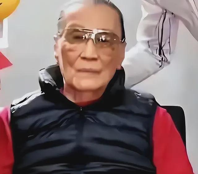 被谢贤养了12年，用青春换来2000万的Coco，已经走上了另一条大道（组图） - 39