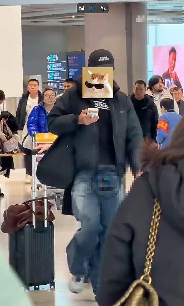 19岁李嫣展绝佳气质，与男性友人同行，两人默契十足关系引人猜想（组图） - 4