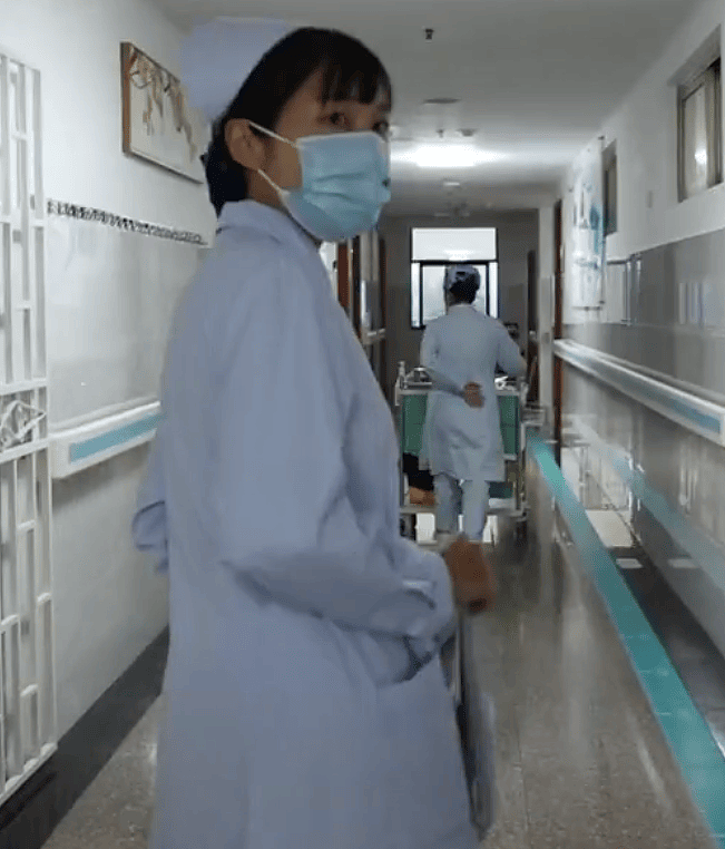“最快女护士”张水华辞职后携老公直播秀恩爱，称白岩松是自己恩人，暂时无带货计划（组图） - 2