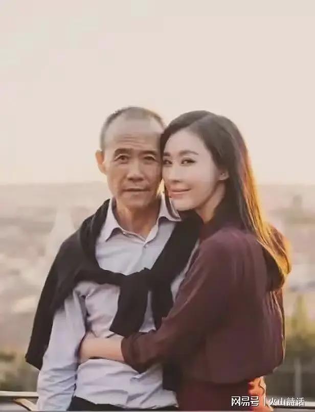 从万亿总裁到变卑微舔狗！网友：王石在地产大佬，差不多活成笑话（组图） - 7