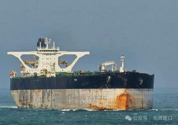 美俄对峙,俄罗斯怂了,俄油轮被美军扣押(组图) - 1