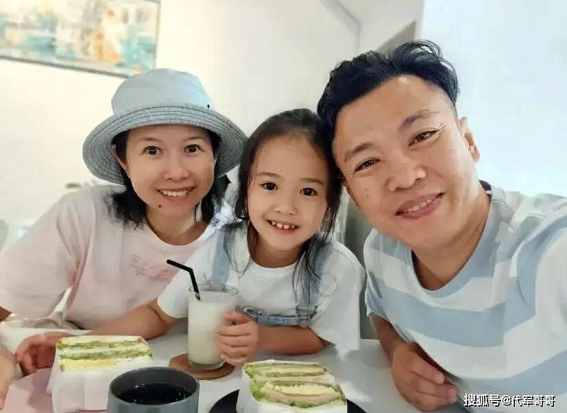 又一位45岁女歌手不幸去世，留下7岁女儿孤独生活，死因曝光让人惋惜（组图） - 3