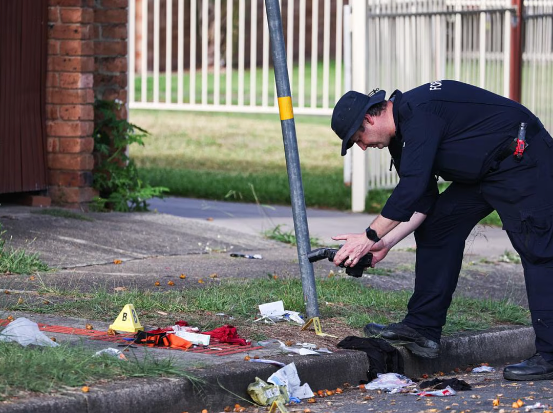 炸裂!悉尼青少年聚会爆发血腥砍人!17岁少年中数刀生命垂危,16岁嫌犯被控谋杀未遂,现场搜出多把刀具(组图) - 3