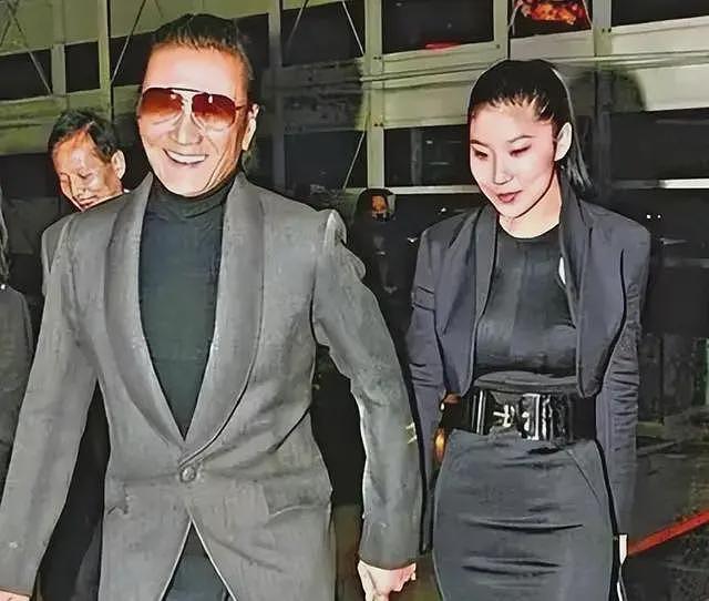被谢贤养了12年，用青春换来2000万的Coco，已经走上了另一条大道（组图） - 24