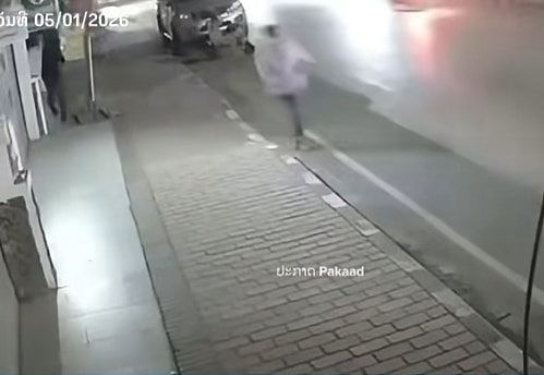 老挝男疑涉纵火烧死中国母女，监控曝其事前曾追赶喊“救命”女子（组图） - 5