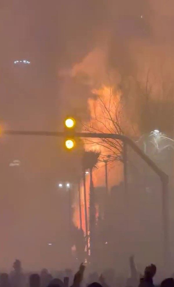 哈梅内伊呼吁伊朗人民团结!伊朗示威席卷全数31省,组织指至少45死!首都建筑起火影片热传(视频/组图) - 4