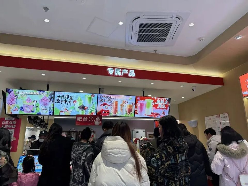 砸800万开一家旗舰店,蜜雪冰城可能有事瞒着我(组图) - 4