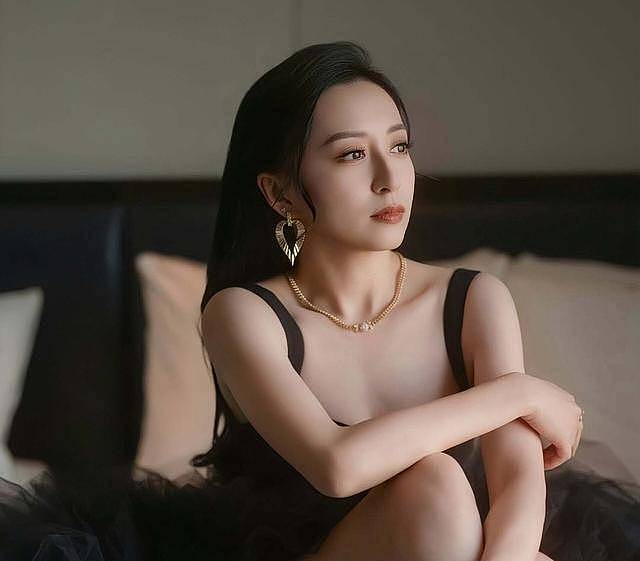 TVB知名女星大胆晒床照，拿完视后无剧可拍（组图） - 2