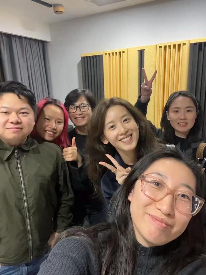 32岁章泽天又有新动作！进军播客届工作照曝光，不愿当家庭主妇（组图） - 7