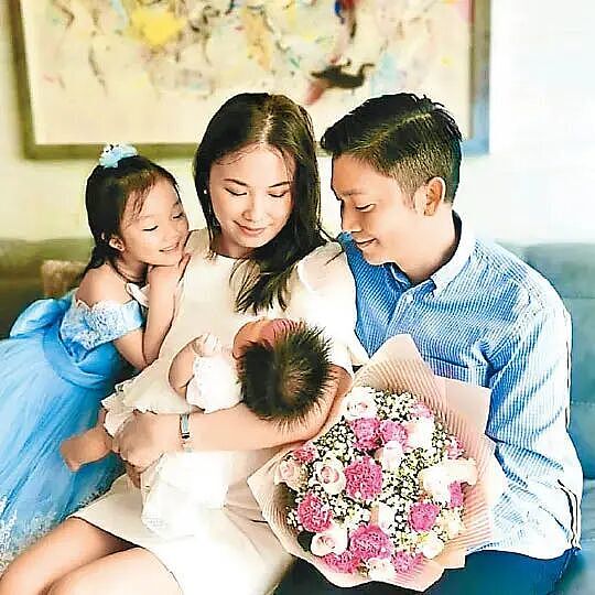 TVB港姐冠军跻身政界,成为首位获授勋港姐,一家四口住半山豪宅(组图) - 6