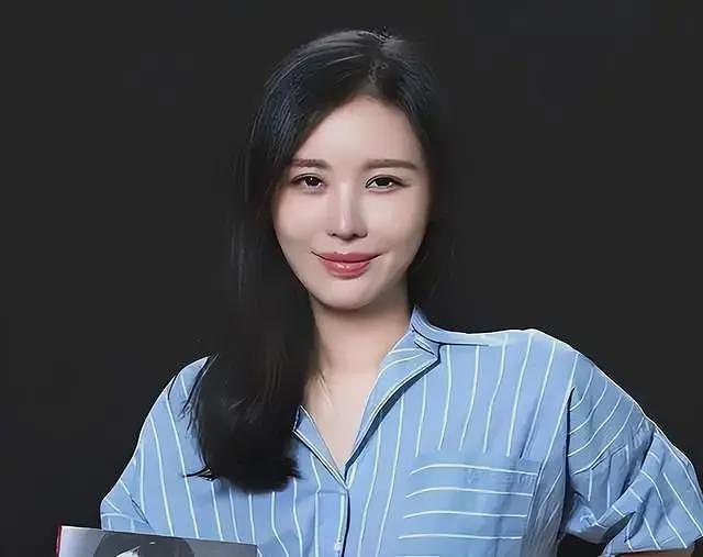 真没离婚！王石陪老婆剪头发，全程玩手机打电话，曝岳母患乳腺癌（组图） - 32