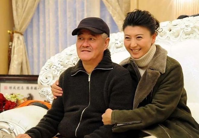 闫学晶生活好奢侈!一件T恤7千,一条手链4w,孩子幼儿园一年40w(组图) - 3