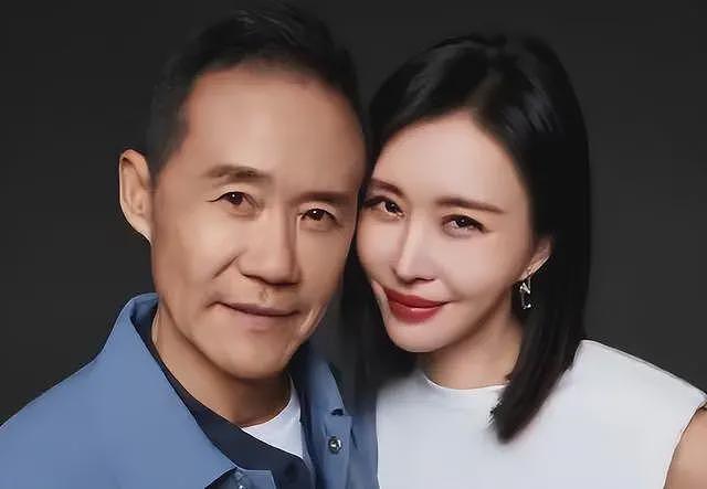 真没离婚！王石陪老婆剪头发，全程玩手机打电话，曝岳母患乳腺癌（组图） - 2