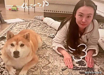 35岁郑爽相貌大变，又僵又肿，住豪宅生活安逸（组图）