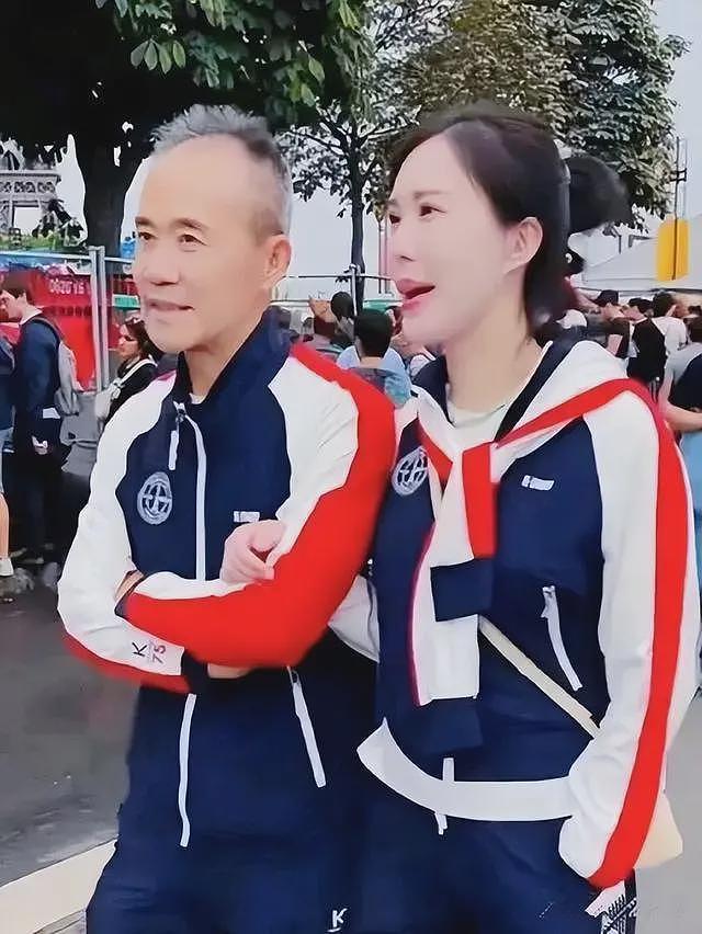 真没离婚！王石陪老婆剪头发，全程玩手机打电话，曝岳母患乳腺癌（组图） - 10
