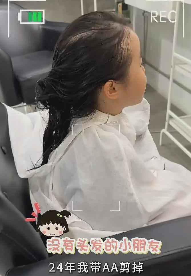 一家3口去理发店，王石给田朴珺拍照太有爱，5岁女儿太像爸爸（组图） - 6
