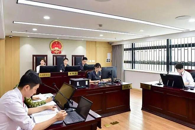 海底捞“尿不湿入锅”事件后，实地探访：涉事门店生意冷清，仅几桌用餐；经理：门店140套餐具全封存和更换（组图） - 4