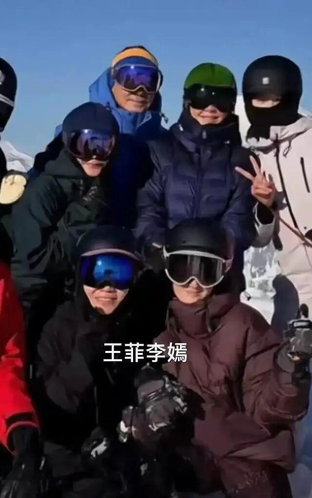 王菲女儿李嫣疑恋爱！与帅气男生现身机场，俩人有说有笑外形般配（组图） - 4