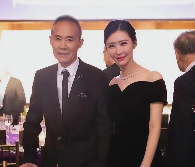 真没离婚！王石陪老婆剪头发，全程玩手机打电话，曝岳母患乳腺癌（组图） - 29
