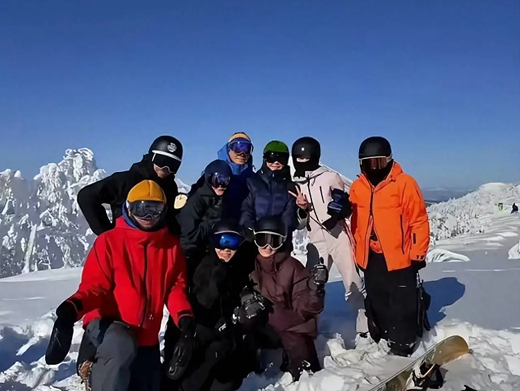 新年刘嘉玲、周杰伦夫妇,王菲、章子怡母女,王思聪及女友扎堆在日本北海道滑雪(组图) - 2