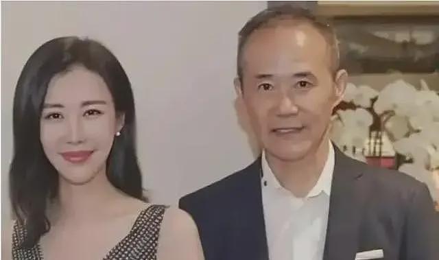 真没离婚！王石陪老婆剪头发，全程玩手机打电话，曝岳母患乳腺癌（组图） - 28