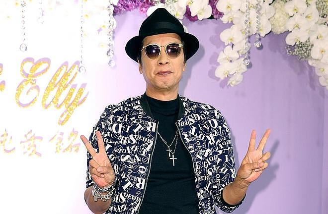 曹西平遗照曝光:灵堂布置过于简陋,客厅摆放生前演出礼服(组图) - 10