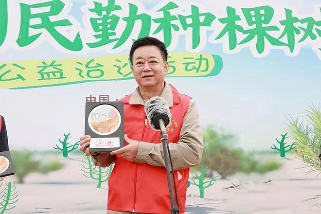 61岁朱军近况曝光!扎根甘肃成治沙“老把式”,皱纹横生皮肤黝黑(组图) - 4