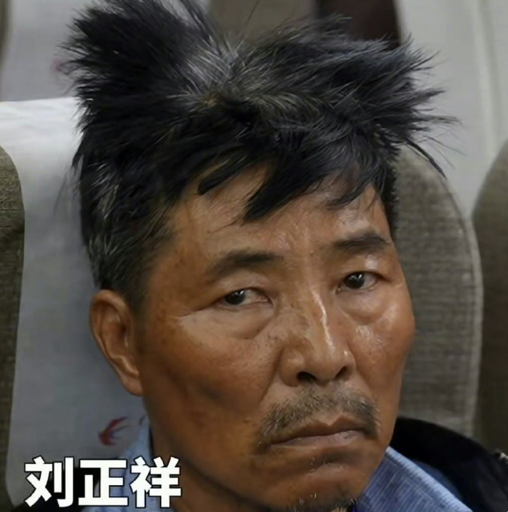 缅北电骗头目被押回中国机舱内特写曝光!央视:对电诈一追到底(组图) - 4