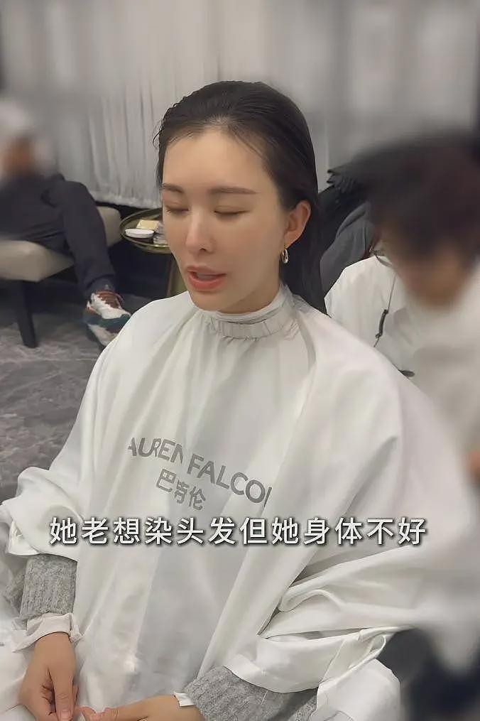 一家3口去理发店，王石给田朴珺拍照太有爱，5岁女儿太像爸爸（组图） - 3