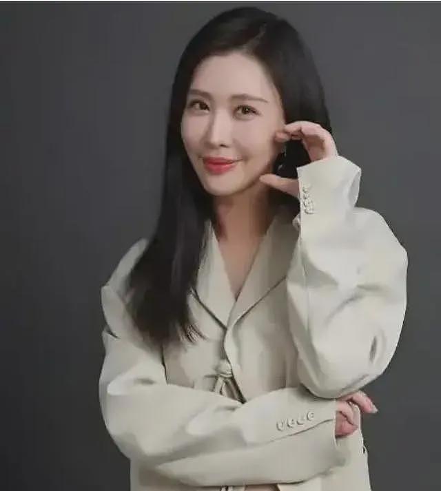 真没离婚！王石陪老婆剪头发，全程玩手机打电话，曝岳母患乳腺癌（组图） - 15
