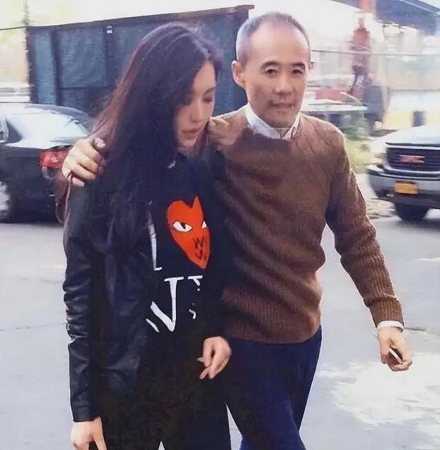 真没离婚！王石陪老婆剪头发，全程玩手机打电话，曝岳母患乳腺癌（组图） - 9