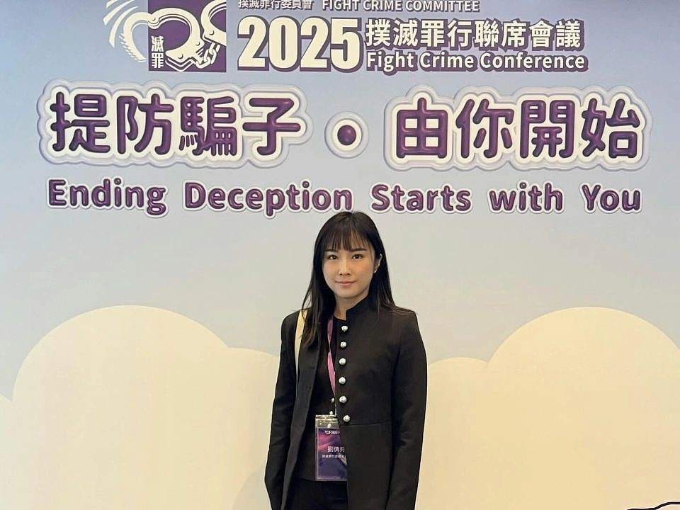 TVB港姐冠军跻身政界,成为首位获授勋港姐,一家四口住半山豪宅(组图) - 9