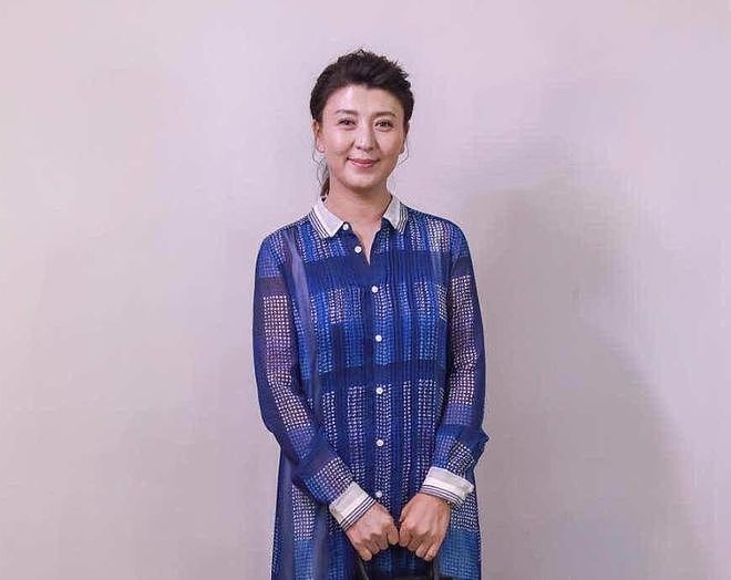 闫学晶生活好奢侈!一件T恤7千,一条手链4w,孩子幼儿园一年40w(组图) - 1