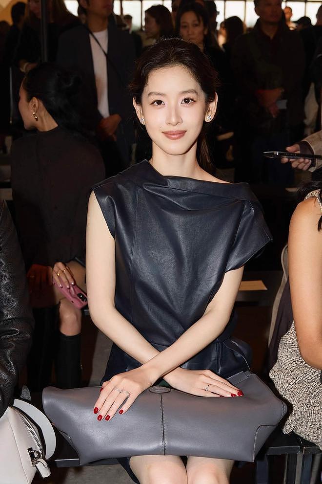 32岁章泽天又有新动作！进军播客届工作照曝光，不愿当家庭主妇（组图） - 2