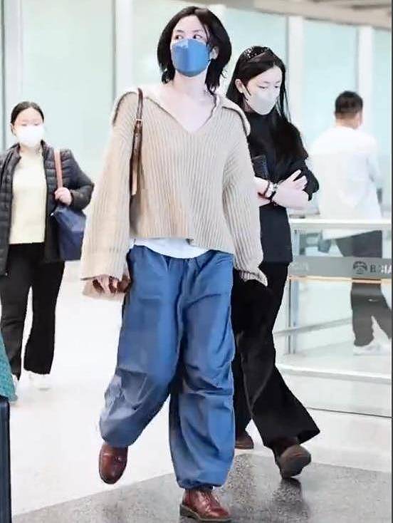 19岁李嫣展绝佳气质，与男性友人同行，两人默契...（组图） - 9
