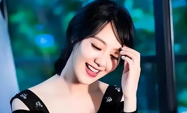讨好大佬，陪睡上位，遭央视“开除”，她身上的标签哪个才是真的（组图） - 18