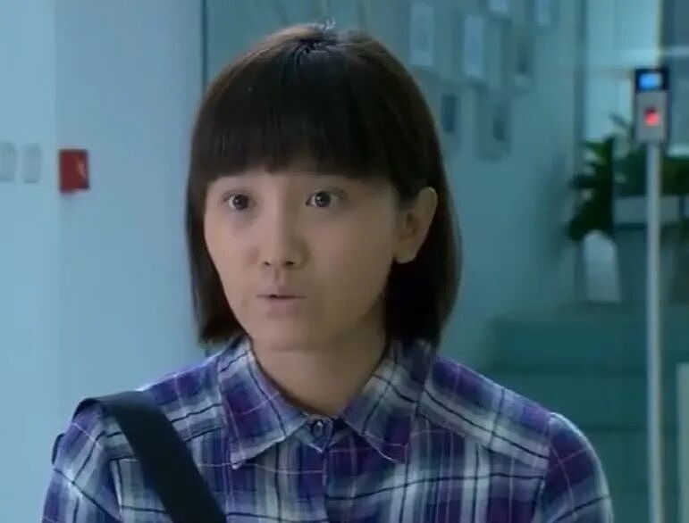 她因身材“发育过猛”被国家队淘汰，却被三流导演看中捧成顶流，真辣（组图） - 7